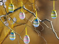 ; Deko-Holzleitern in Weihnachtsbaum-Form, Deko-Wichtel mit LED-BeleuchtungOster-Strohhasen 