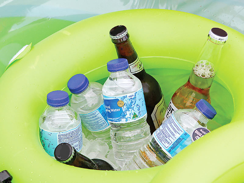 ; Badeinseln mit Getränkehalter 